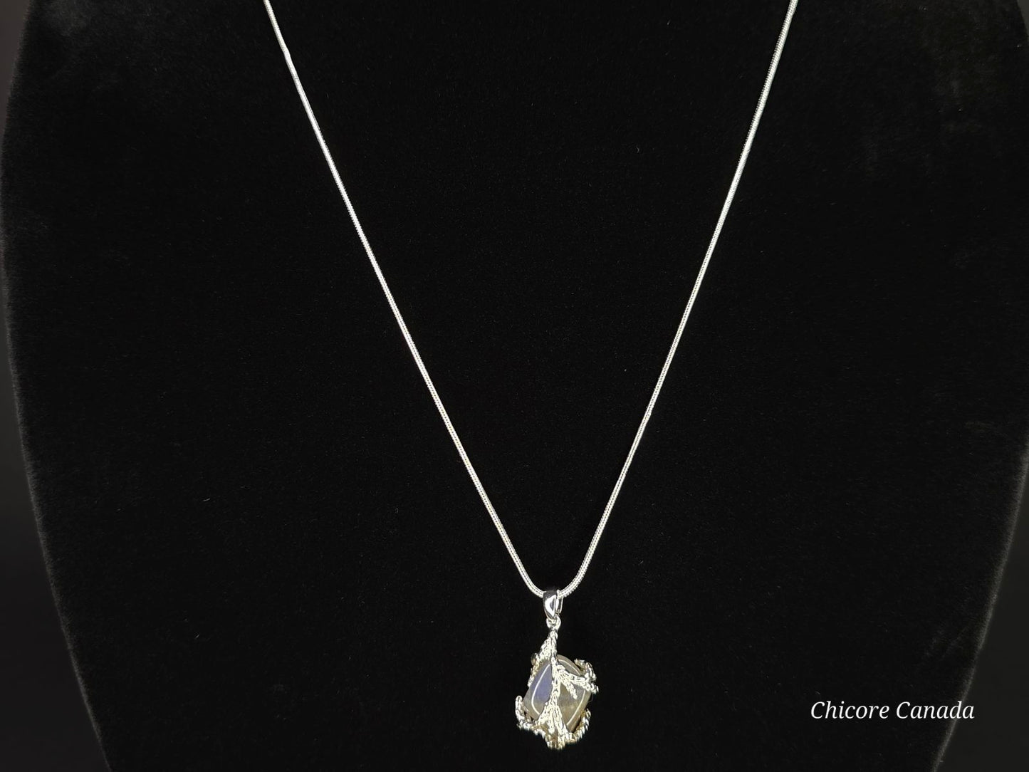 Collier pendentif en pierre de lune naturelle fait main exquis – une touche d’élégance intemporelle
