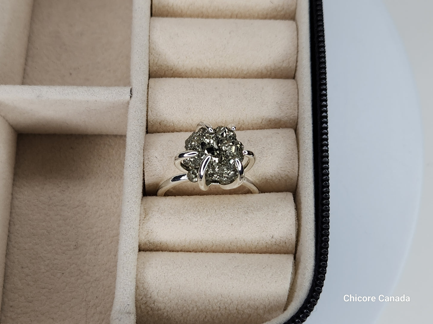 Bague ajustable en pyrite brute faite à la main – Élégance naturelle
