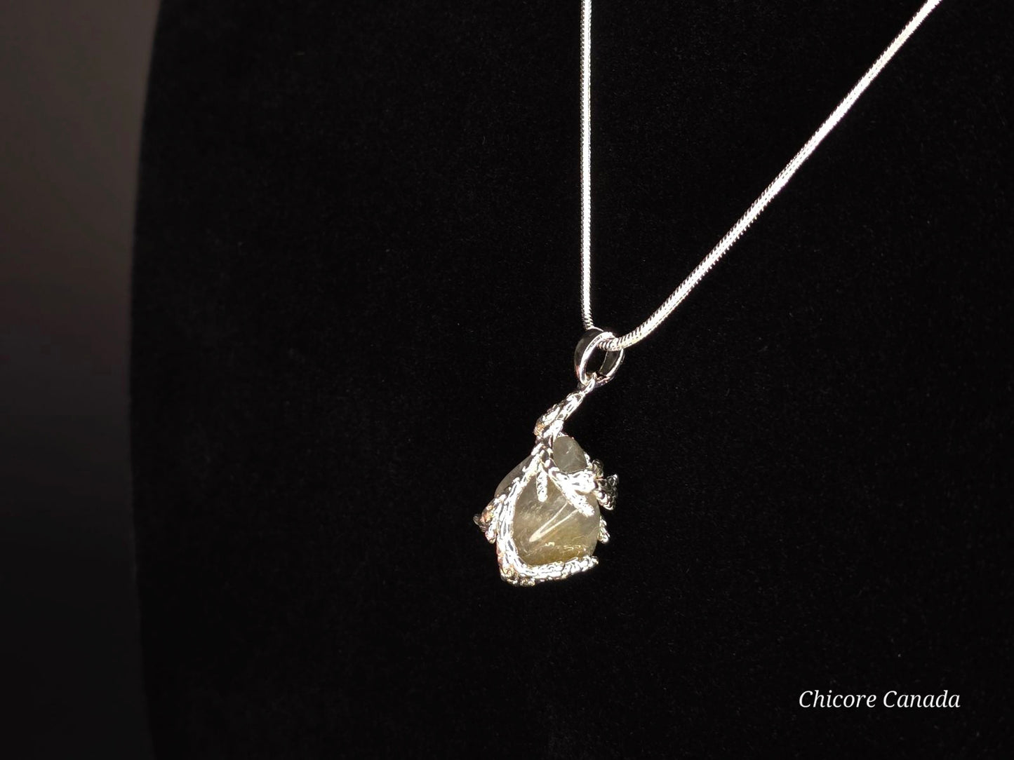 Collier pendentif en pierre de lune naturelle fait main exquis – une touche d’élégance intemporelle