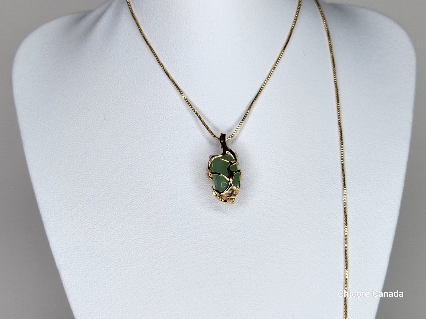 Pendentif en jade naturel fait main avec collier ajustable – Un charme de magie éternelle