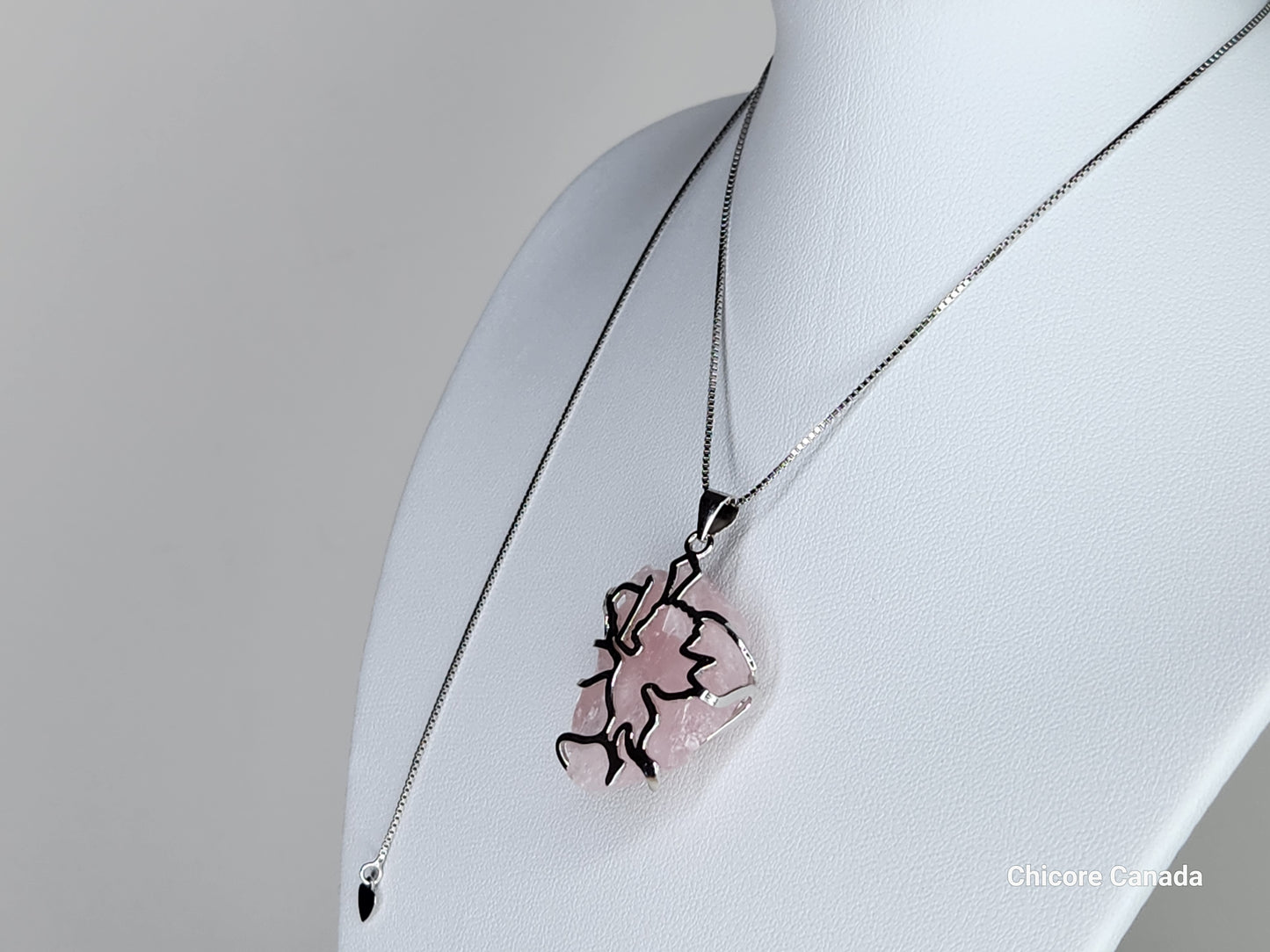Collier pendentif en argent sterling 925 fait à la main mettant en vedette Cupidon sur une pierre d'améthyste brute avec collier réglable