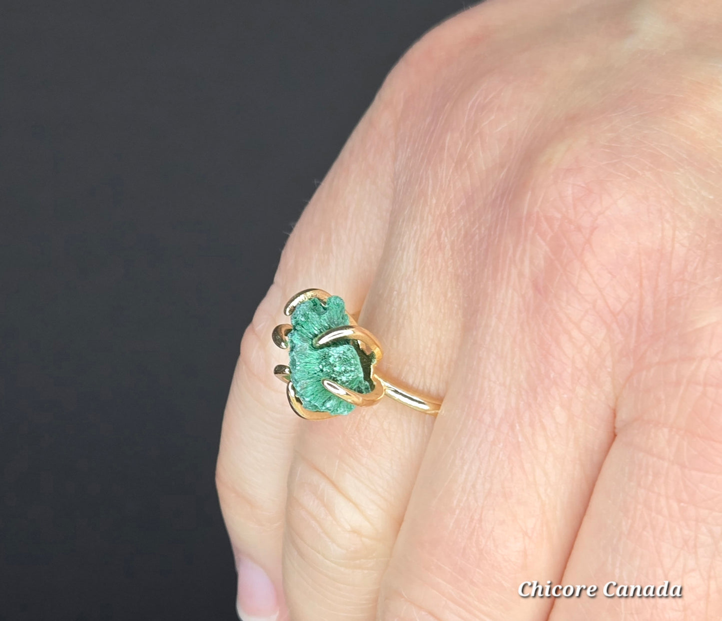 Sculpted by Nature – Elegant Raw Malachite Ring with Adjustable Band