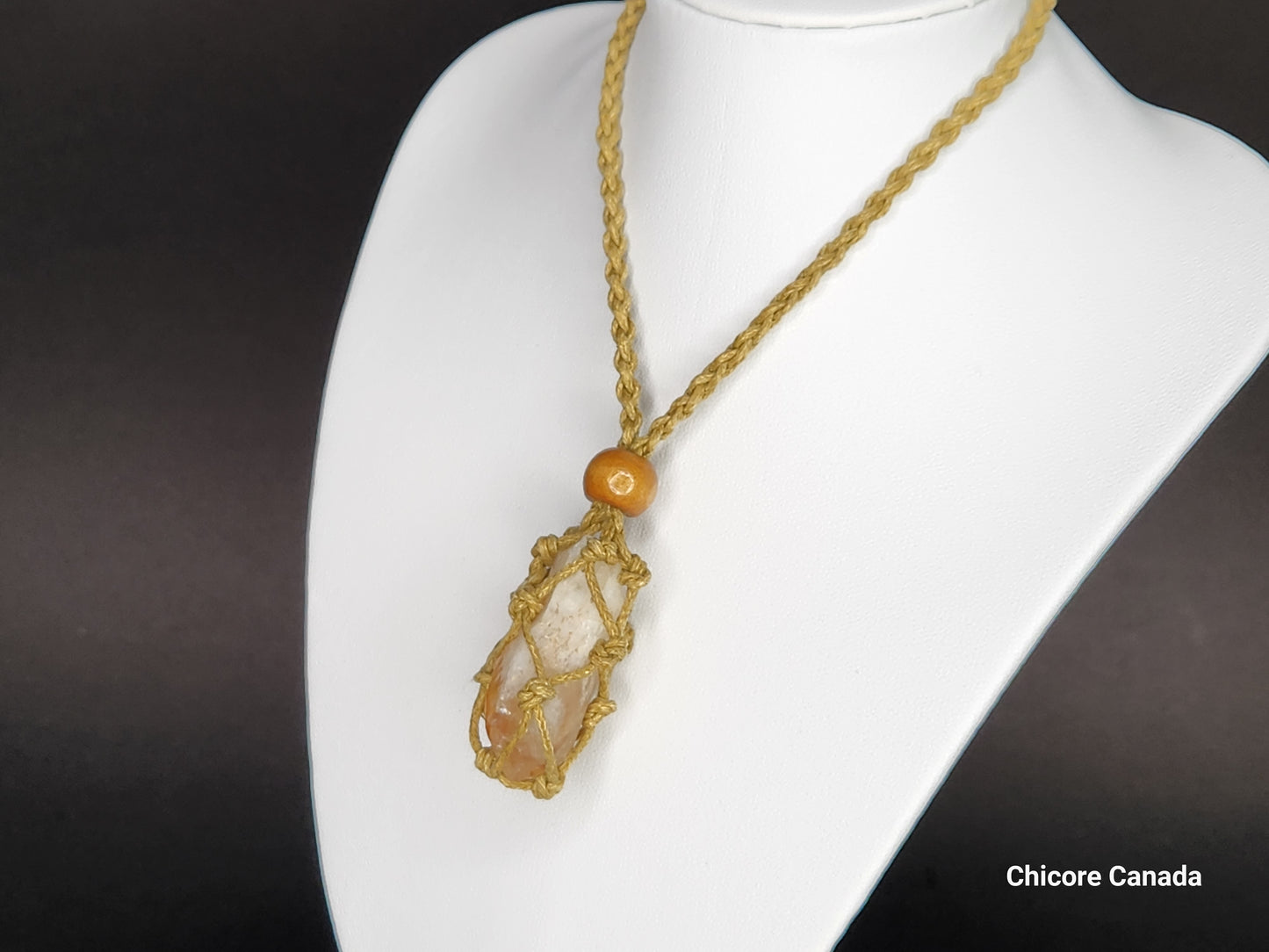 Collier Boho en citrine brésilienne brute fait main dans une élégante cage en corde à longueur réglable