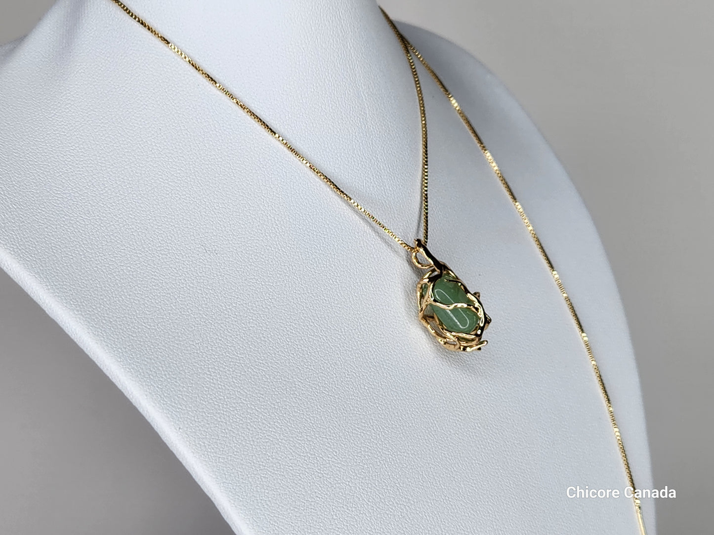 Pendentif en jade naturel fait main avec collier ajustable – Un charme de magie éternelle