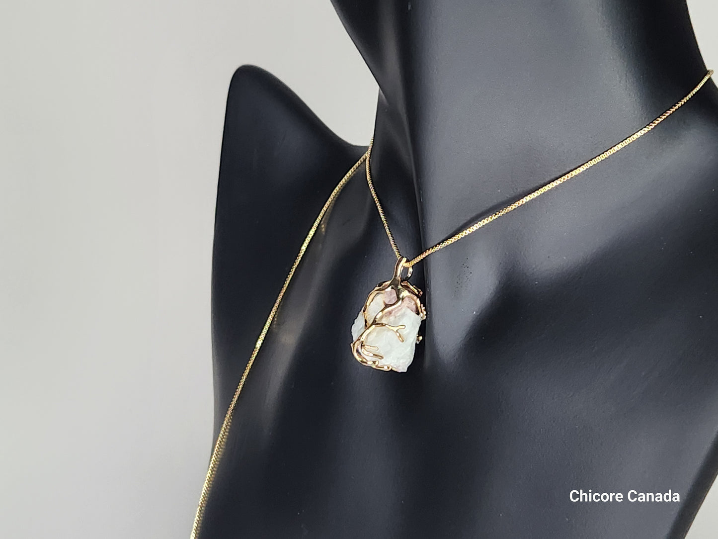 Collier pendentif en tourmaline rose naturelle brute fait main – Une élégance sophistiquée