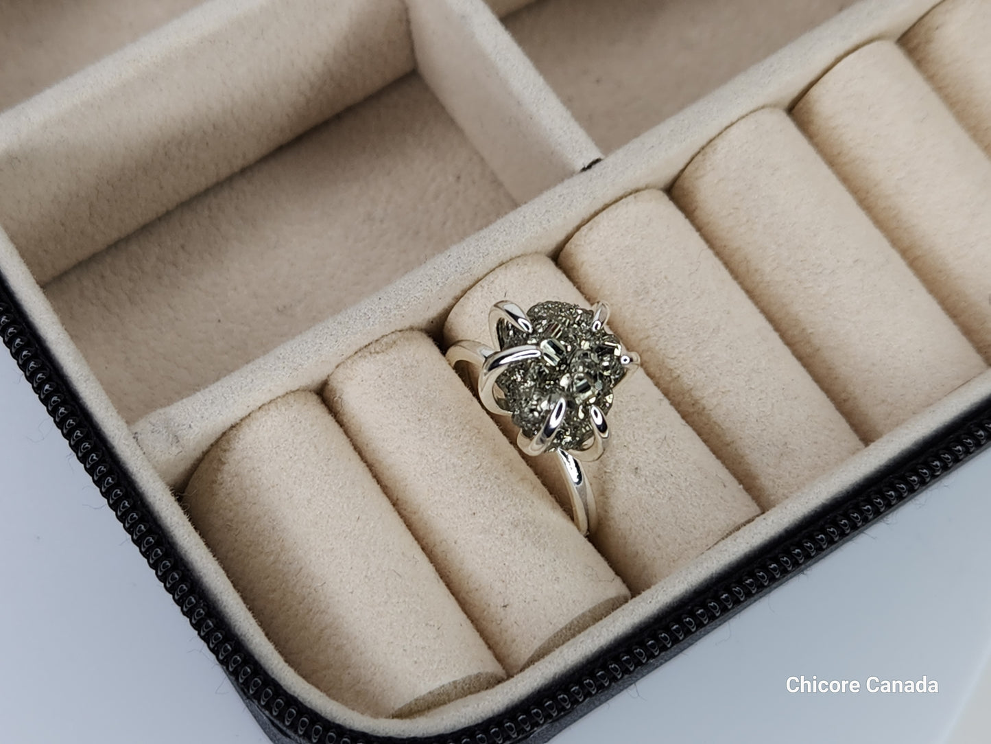 Bague ajustable en pyrite brute faite à la main – Élégance naturelle