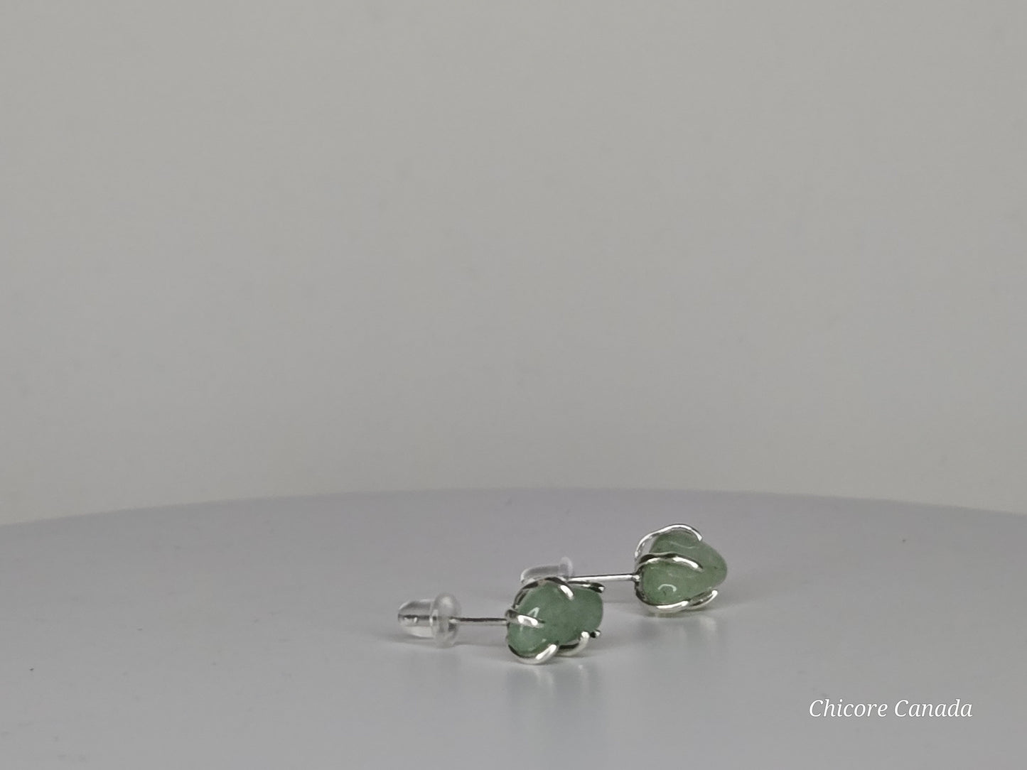 Boucles d'oreilles à tige en argent fabriquées à la main avec du jade véritable