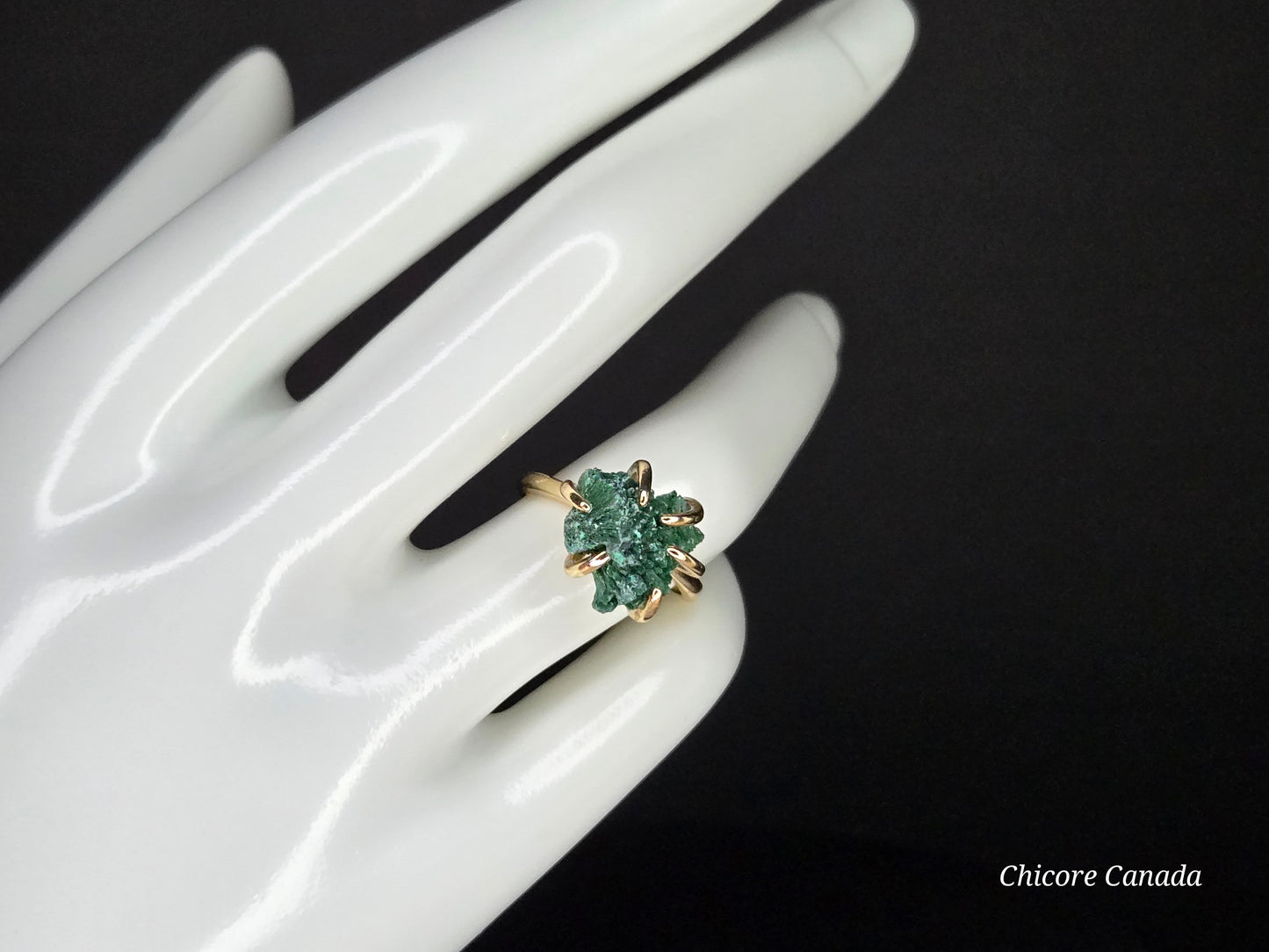 Sculpted by Nature – Elegant Raw Malachite Ring with Adjustable Band