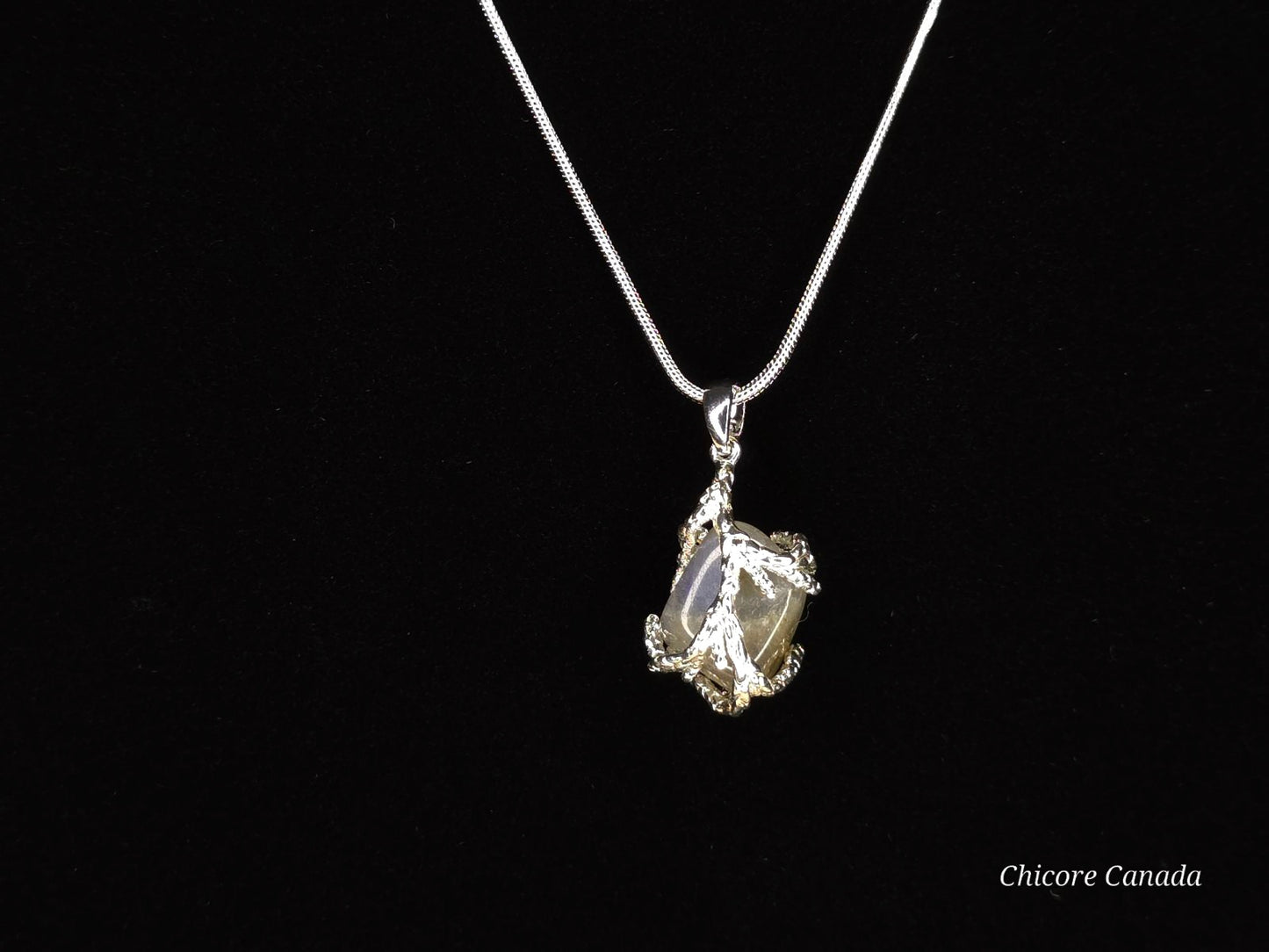Collier pendentif en pierre de lune naturelle fait main exquis – une touche d’élégance intemporelle