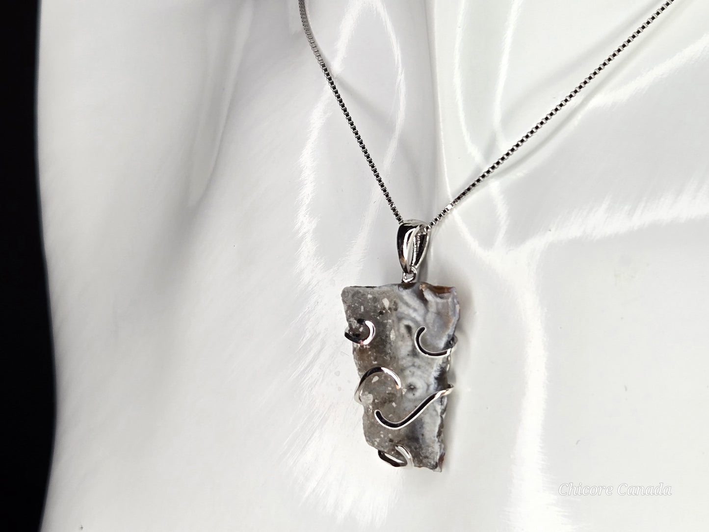 Sparkling Agate Geode Pendant & 925 Sterling Silver Adjustable Necklace
