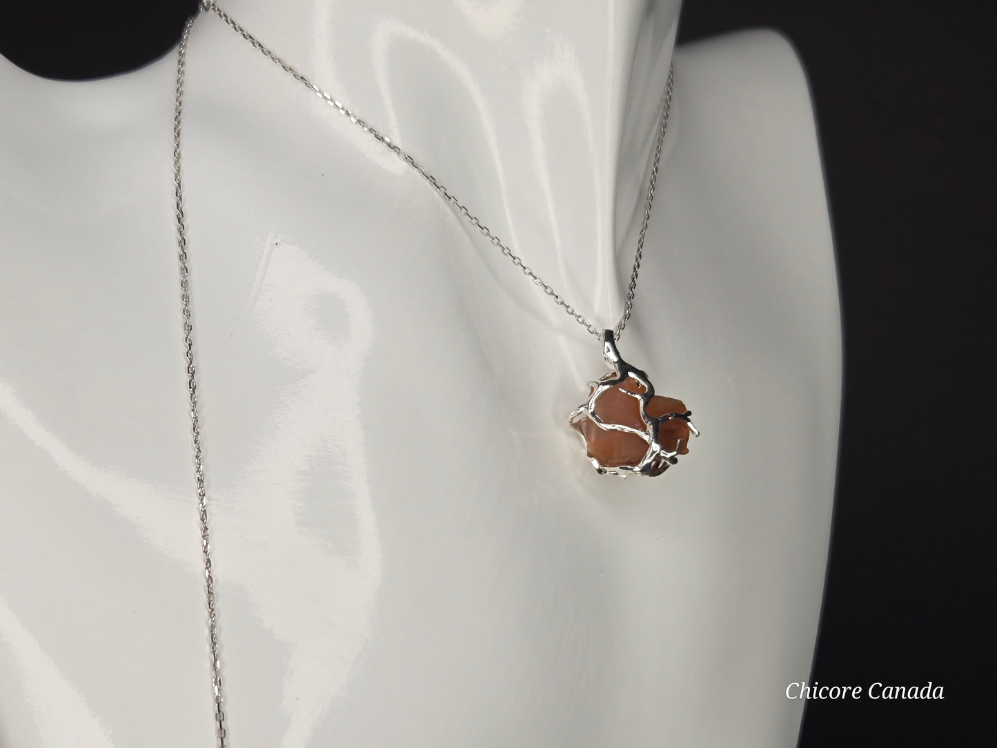 Red Carnelian Pendant – Symbol of Passion & Positivity