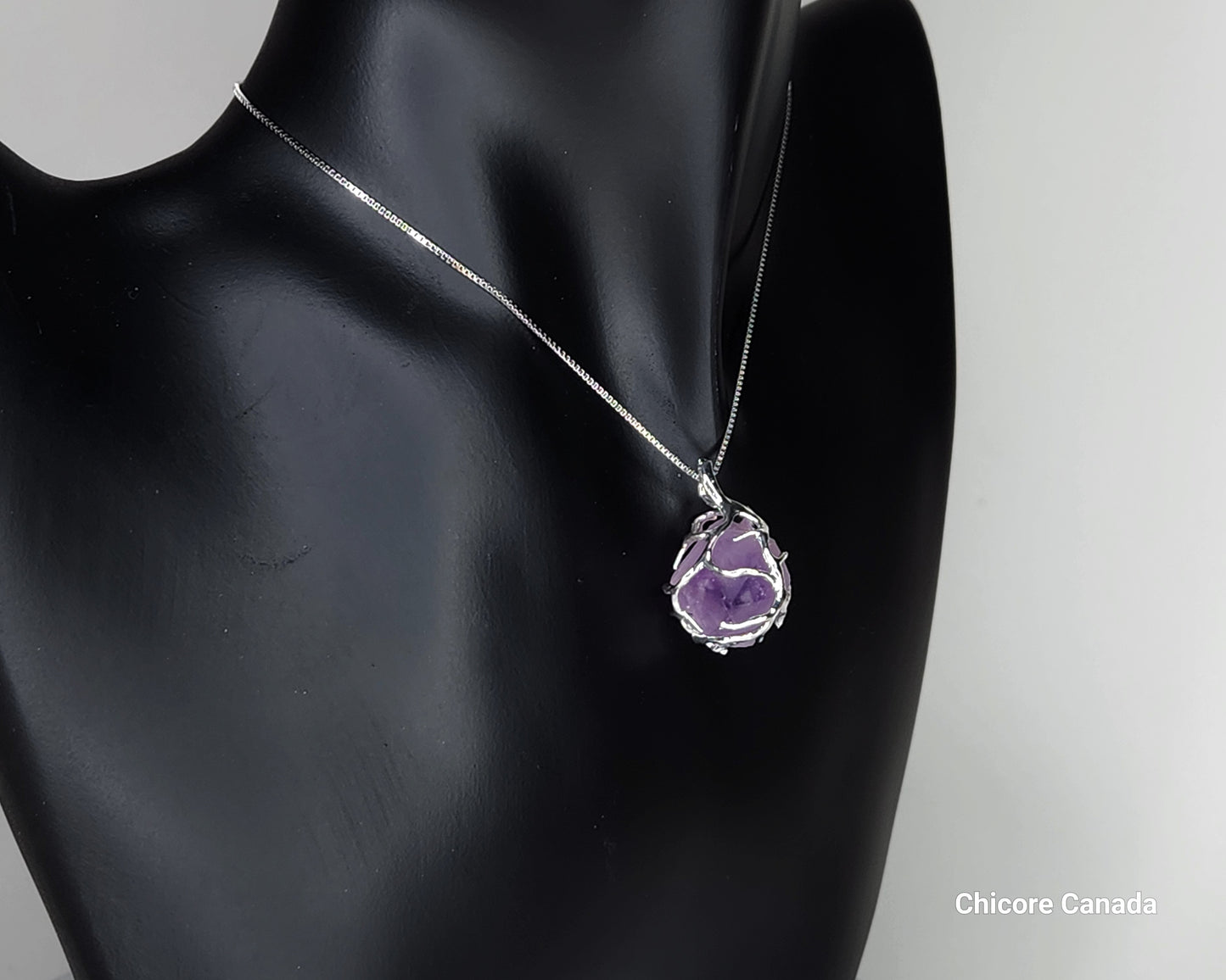 Pendentif exquis en améthyste brute naturelle fait à la main avec collier réglable