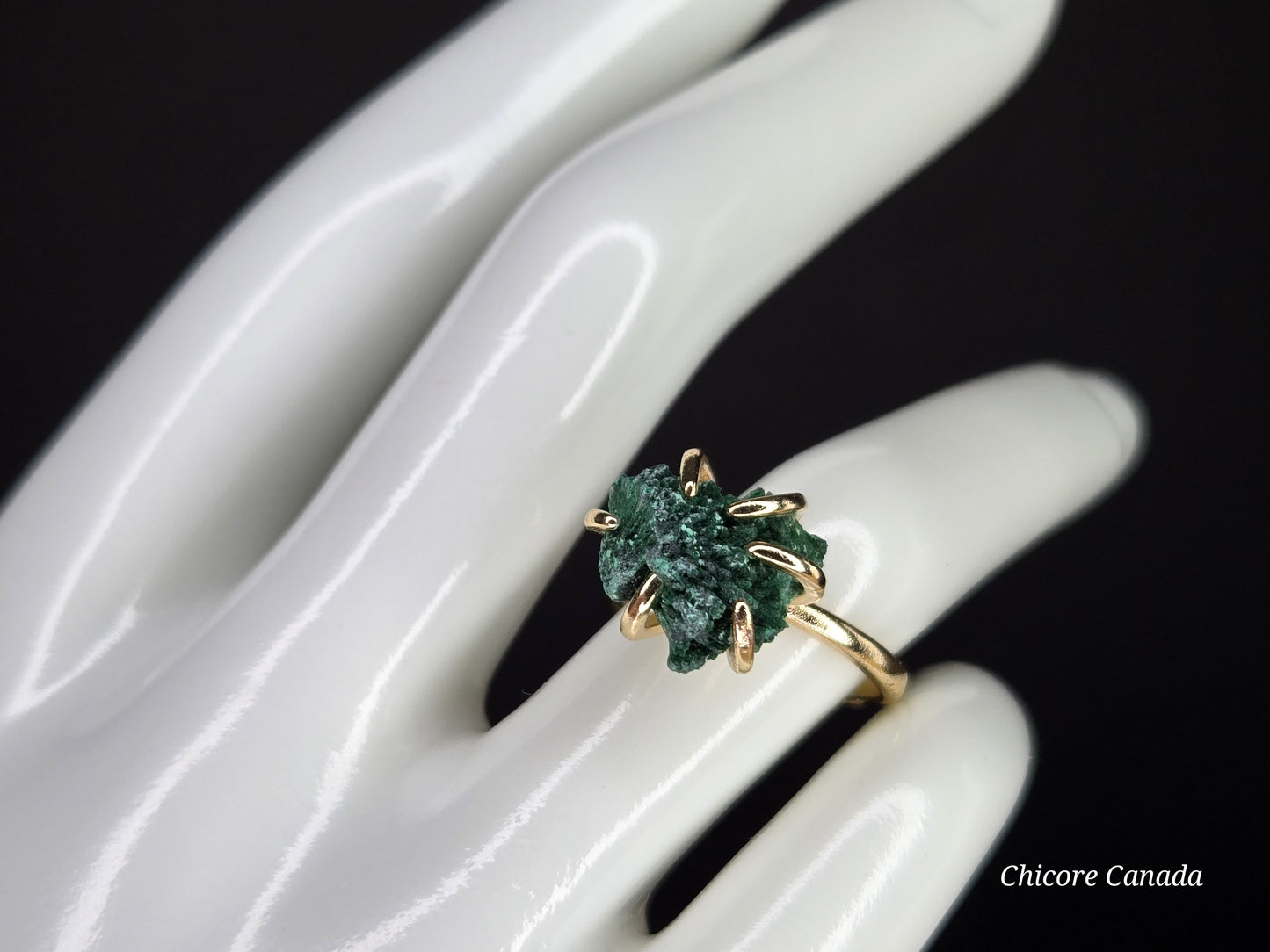 Sculpted by Nature – Elegant Raw Malachite Ring with Adjustable Band