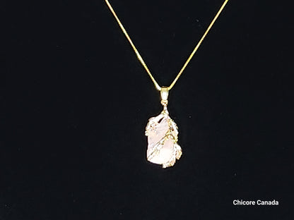 Collier délicat avec pendentif en quartz rose fait à la main et chaîne réglable