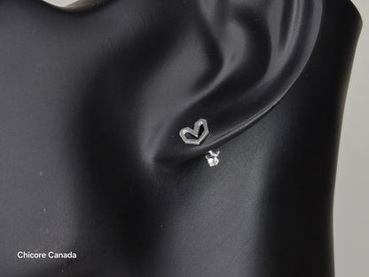 Boucles d'oreilles à tige en argent sterling givré en forme de cœur de style vintage romantique dans un design délicat