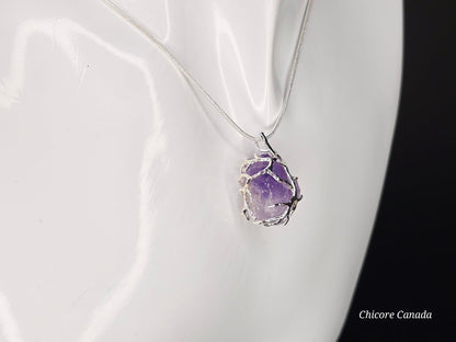Magnifique collier avec pendentif en pierre naturelle d'améthyste