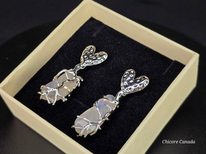 Oszałamiające kolczyki z kamieniem księżycowym – odrobina elegancji i wyrafinowania