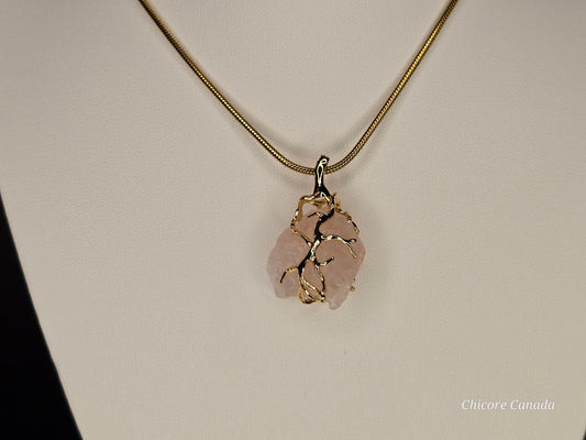 Collier pendentif en quartz rose fait main : une élégance intemporelle