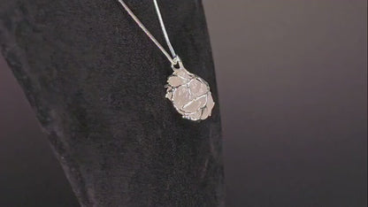 Collier délicat avec pendentif en quartz rose naturel : une romance intemporelle