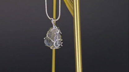 Collier délicat avec pendentif en pierre de lune