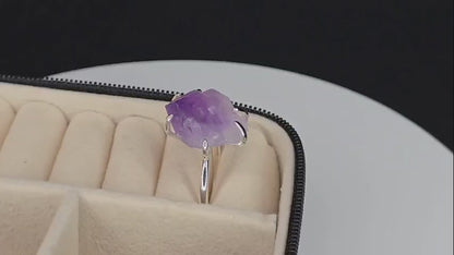 Bague élégante en améthyste ajustable faite à la main – Une déclaration de grâce intemporelle