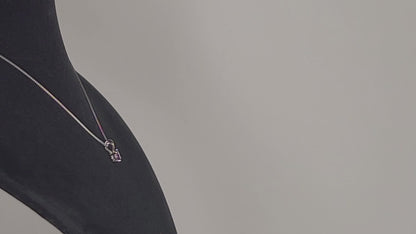 Collier luxueux avec pendentif en oxyde de zirconium violet et chaîne réglable