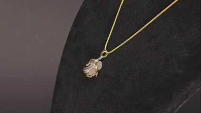 Collier pendentif luxueux en quartz rose fait à la main dans un design élégant et raffiné