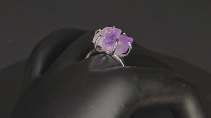 Beauté artisanale en améthyste : bague artisanale élégante et ajustable