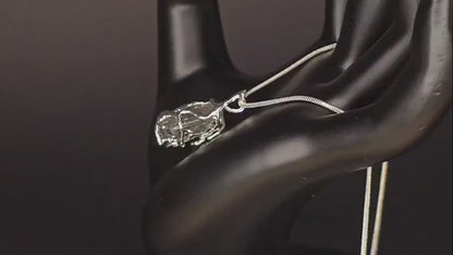 Collier délicat avec pendentif en pierre de lune