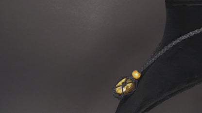 Pendentif en œil de tigre fabriqué à la main dans une cage en corde avec collier réglable – Cadeau rassurant et élégant