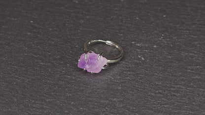 Beauté artisanale en améthyste : bague artisanale élégante et ajustable