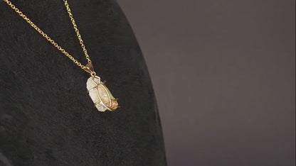 Collier pendentif artisanal en citrine brute naturelle à longueur réglable