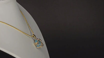 Collier pendentif en apatite bleue brute fait main élégant au design délicat