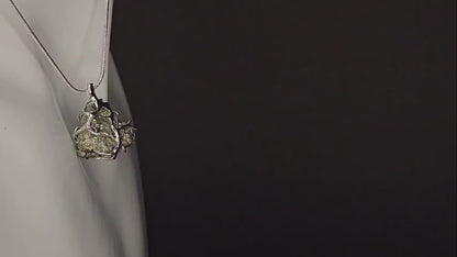Collier pendentif en pyrite exquis fait à la main - Une élégance luxueuse dans chaque détail