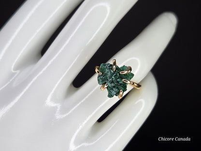 Sculpted by Nature – Elegant Raw Malachite Ring with Adjustable Band