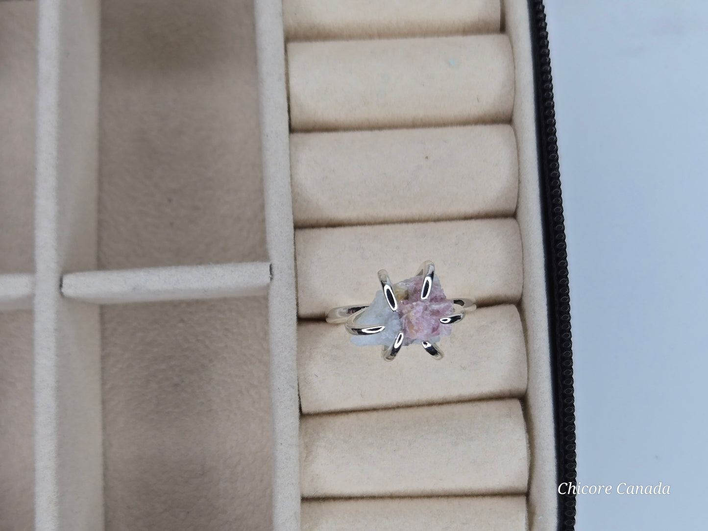 Bague ajustable exquise faite à la main avec tourmaline rose brute