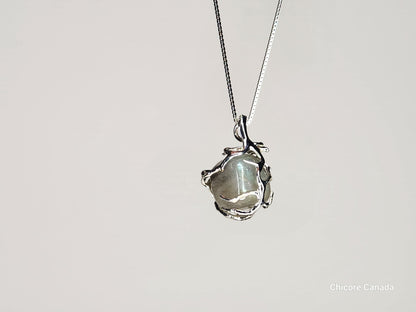 Pendentif en pierre de lune naturelle fait à la main avec collier réglable – Design élégant et intemporel