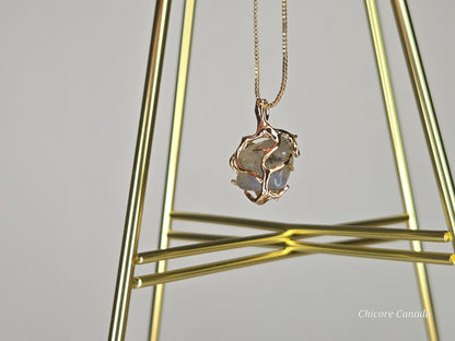 Collier élégant avec pendentif en pierre de lune naturelle fait à la main - Design sophistiqué
