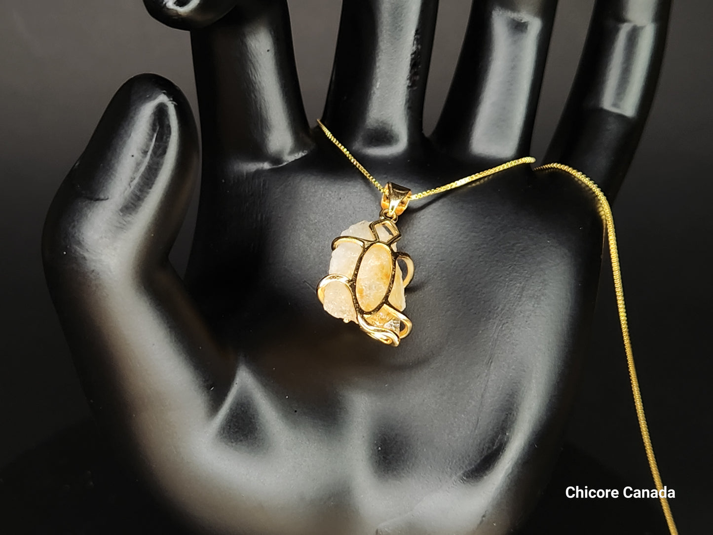 Collier pendentif artisanal en citrine brute naturelle à longueur réglable