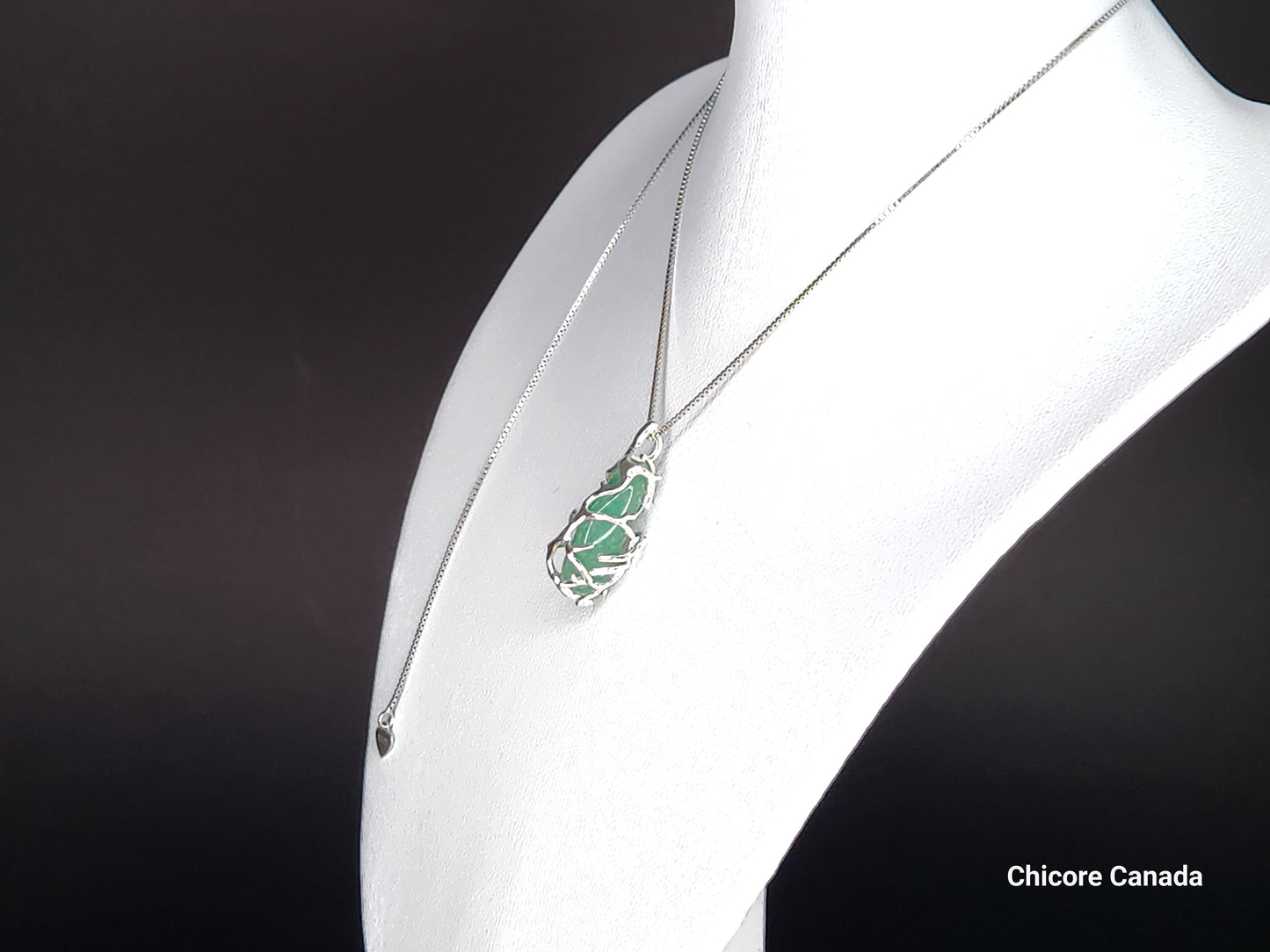 Pendentif en jade naturel fait main chic avec collier à longueur réglable