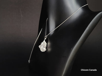 Pendentif en pierre de quartz rose naturelle délicate fait à la main – Design élégant et intemporel