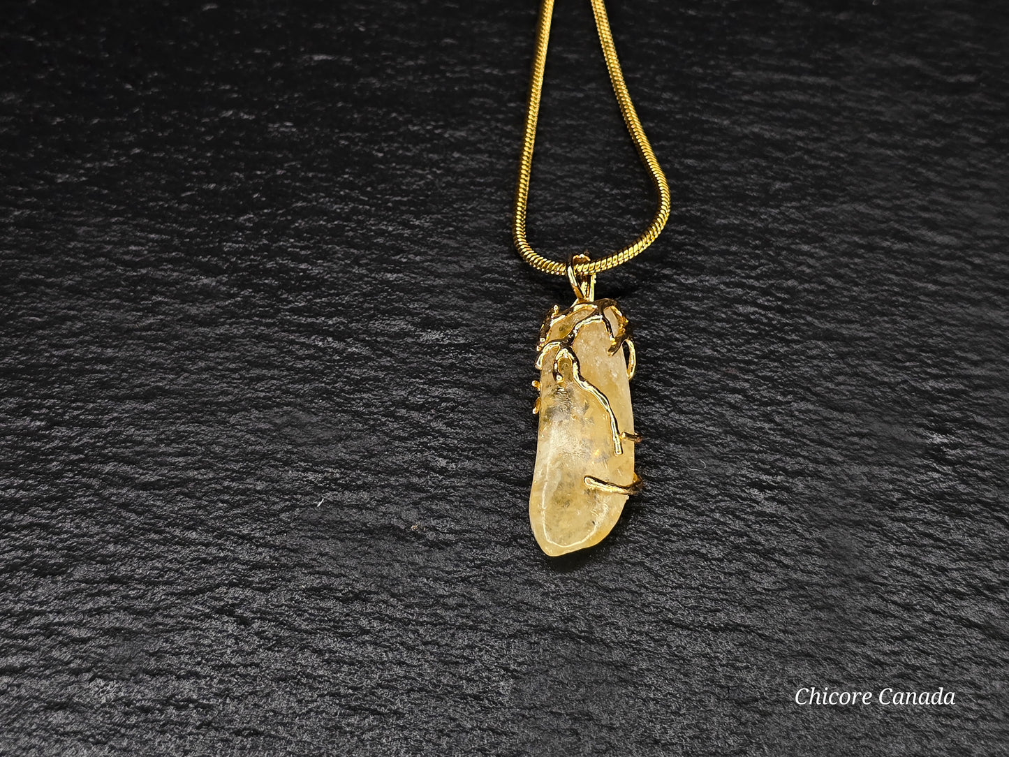 Collier pendentif en citrine brésilienne : le joyau doré du luxe et de la prospérité