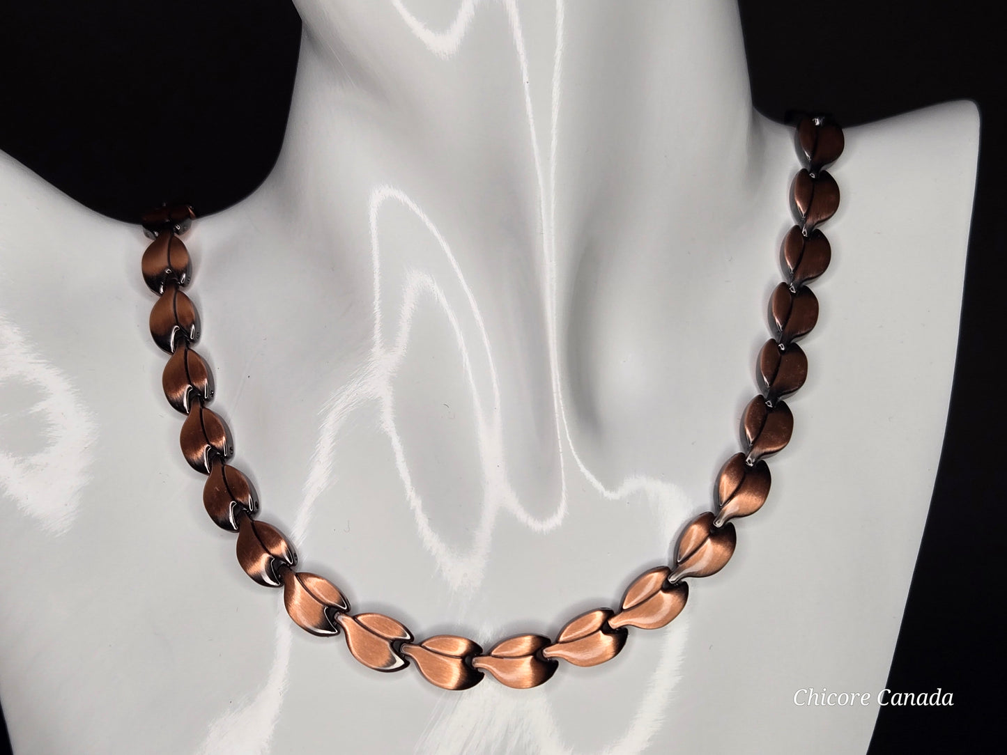 Adjustable Magnetic Necklace with 41 Magnets - Sleek Unisex Design