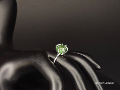 Bague délicate ajustable en jade vert