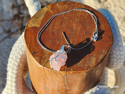 Un magnifique collier pendentif en quartz rose - Design intemporel