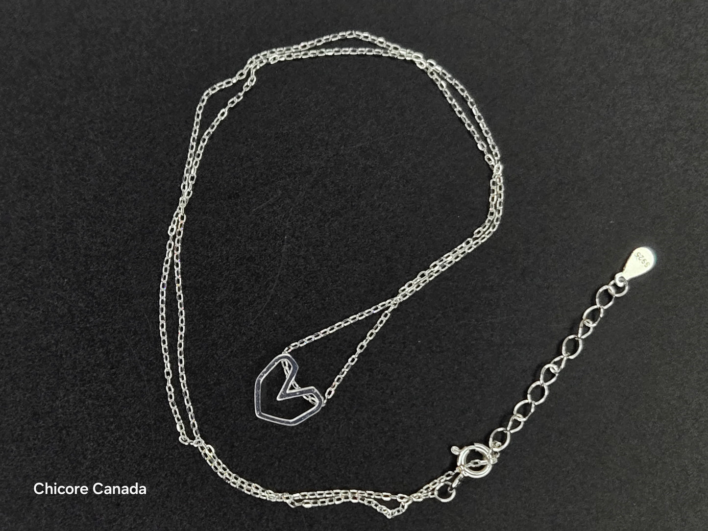 Pendentif exquis en forme de cœur en argent avec chaîne réglable – une touche délicate de sophistication