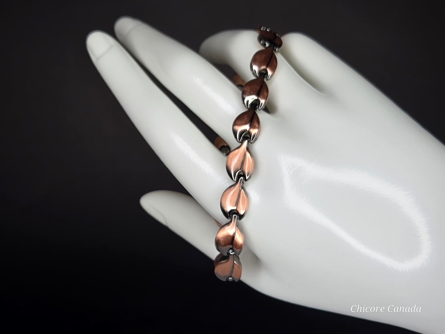 Adjustable Magnetic Copper Bracelet with 16 Magnets - Sleek Unisex Design
