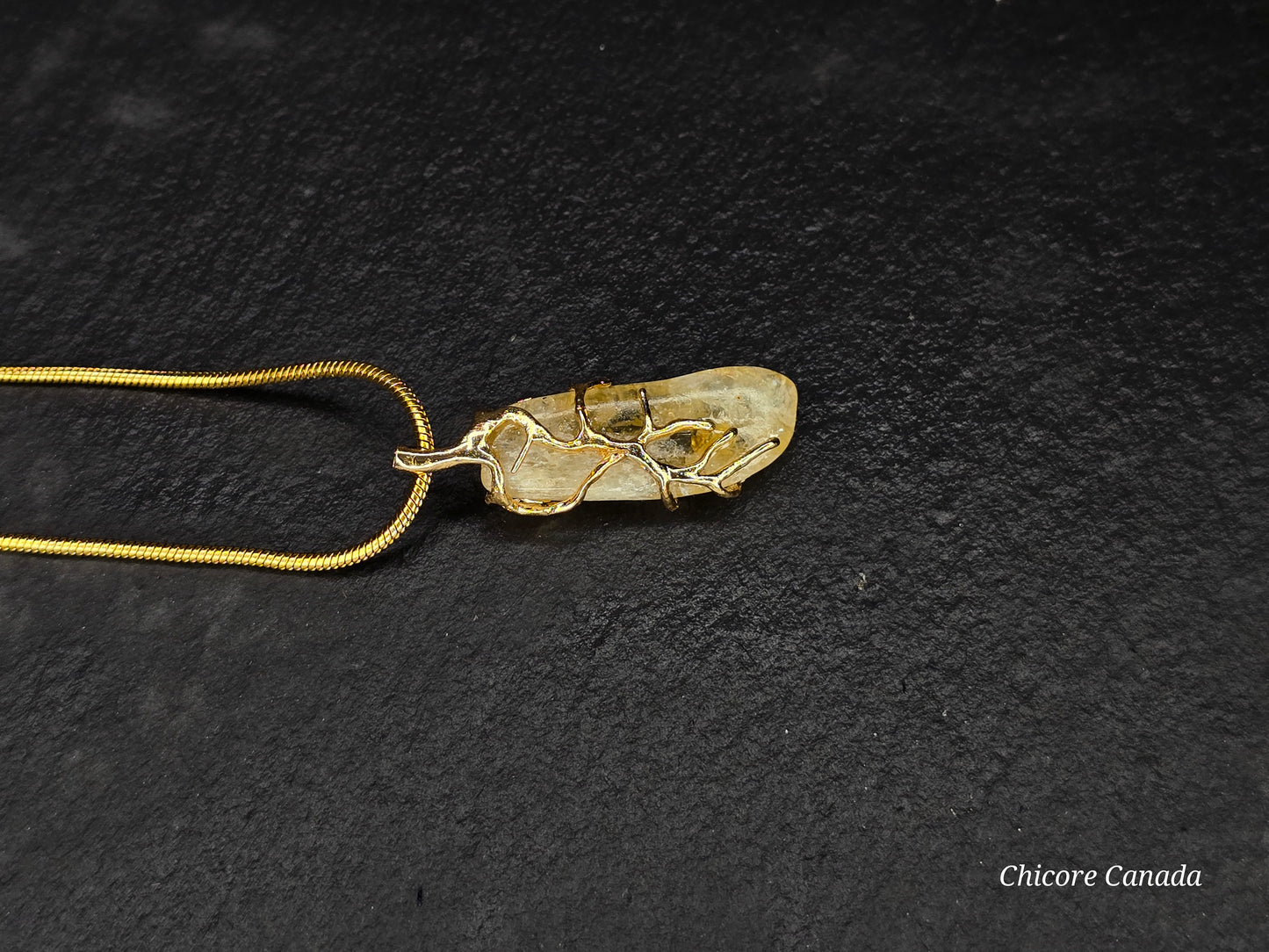Collier pendentif en citrine brésilienne : le joyau doré du luxe et de la prospérité