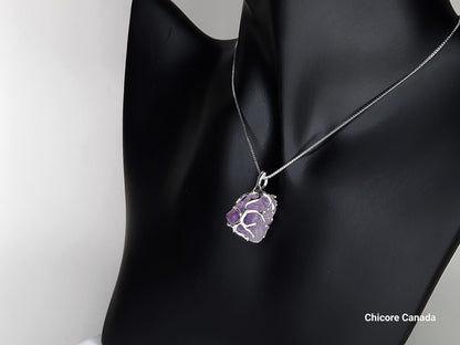 Pendentif exquis en améthyste brute naturelle fait à la main avec collier réglable