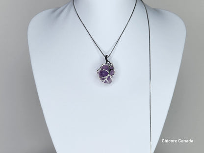 Pendentif exquis en améthyste brute naturelle fait à la main avec collier réglable